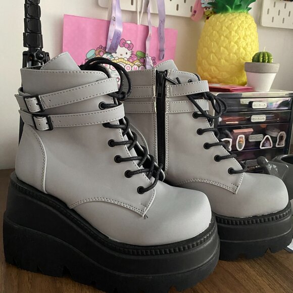 Demonia Platform Boot Reflective Grey - Size 8 - Shaker-52 - Picture 1 of 5